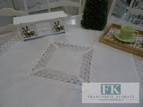 BIEŻNIK SERWETA OBRUS Z GIPIURĄ POLA 85X85 BIAŁY PROWANSJA SHABBY CHIC VINTAGE LOFT BIEŻNIK SERWETA OBRUS Z GIPIURĄ POLA 85X85 BIAŁY PROWANSJA SHABBY CHIC VINTAGE LOFT