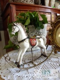 FIGURA KOŃ NA BIEGUNACH 18,5 CM