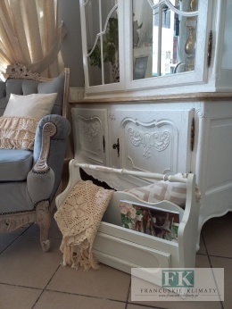 GAZETNIK,STOJAK DREWNIANY 42 CM