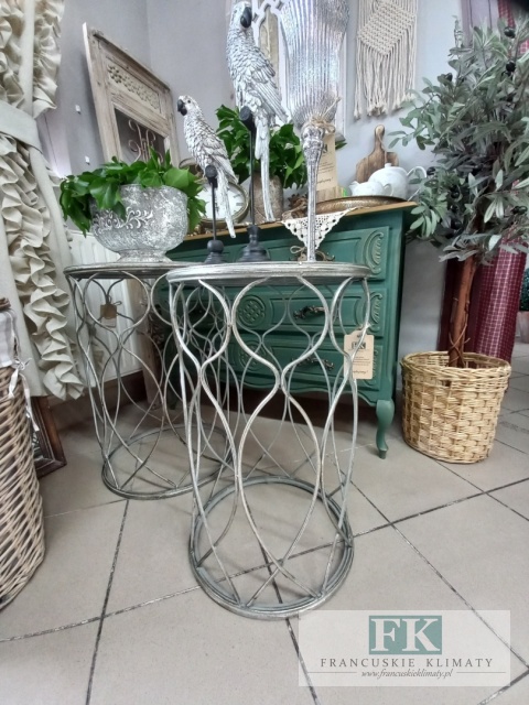 STOLIK METALOWY 58 cm W KOLORZE SREBRA Z LUSTRZANYM BLATEM