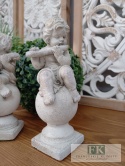 FIGURKA ANIOŁ NA KULI Z FLETEM 19 CM