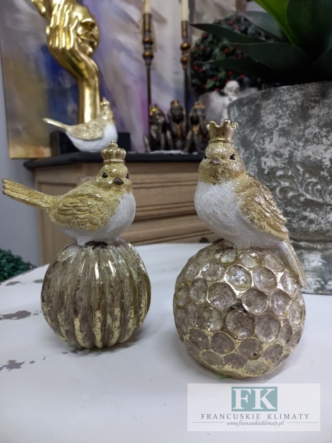 FIGURA PTASZEK NA KULI "KRÓLOWA" 15,5 cm biel złoto brokat