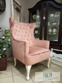 ZACHWYCAJĄCY FOTEL USZAK 117 CM plusz brudny róż