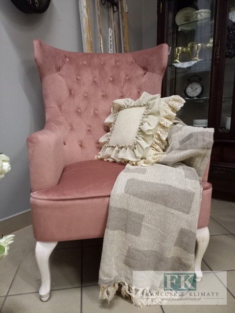 ZACHWYCAJĄCY FOTEL USZAK 117 CM plusz brudny róż