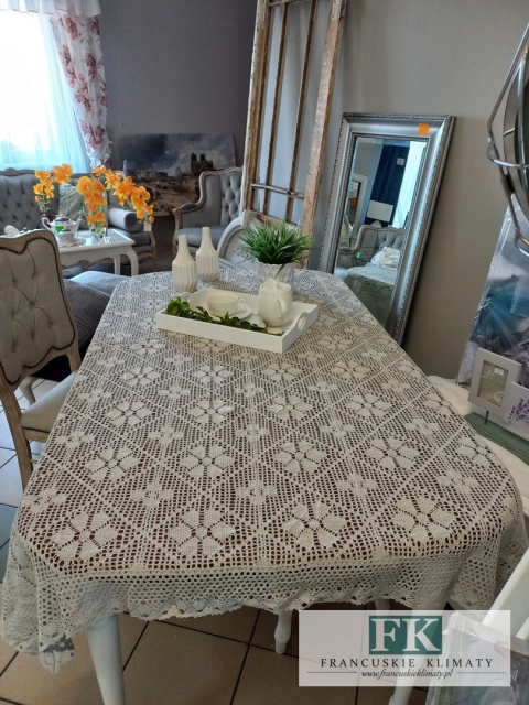 OBRUS NICIANY 140 / 200 CM , 100 % BAWEŁNA tkany klockowo SZYDEŁKOWY