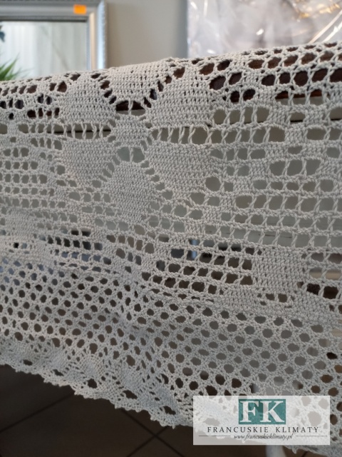 OBRUS NICIANY 140 / 200 CM , 100 % BAWEŁNA tkany klockowo SZYDEŁKOWY