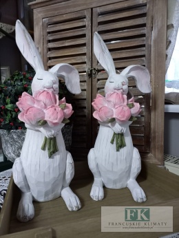 FIGURA KRÓLIK ZAJĄC Z KWIATAMI 45 CM