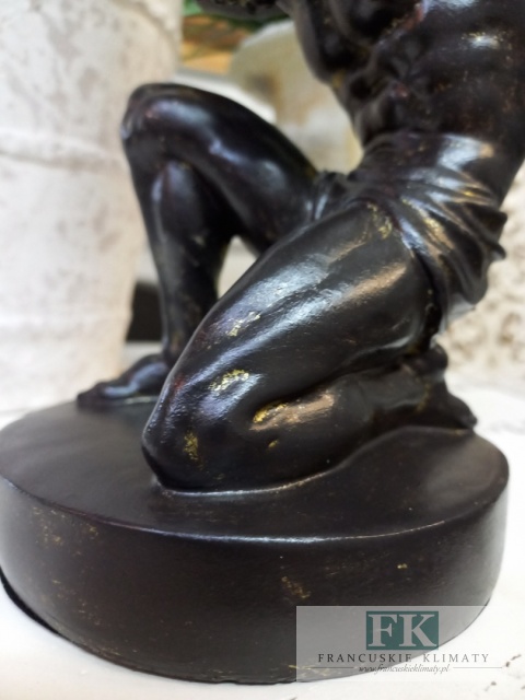 FIGURA ATLAS 28,5 cm Z KULĄ ZIEMSKĄ