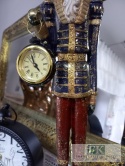 FIGURA DZIADEK DO ORZECHÓW Z ZEGAREM 51 cm